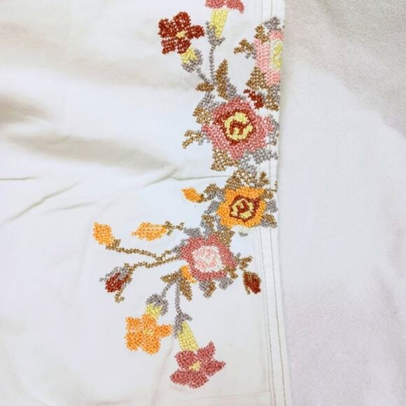 Y2K Capris Women's Sz 3 Ivory Cross Stitch Hand Enbroidered Floral Boho Festival - Picture 7 of 16